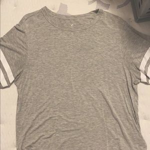 gray t-shirt